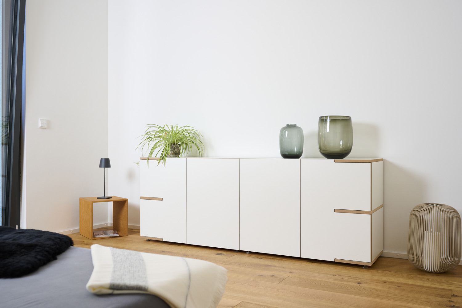 3011-Tojo-stau-low-200-weiß-3-ambiente.jpg
